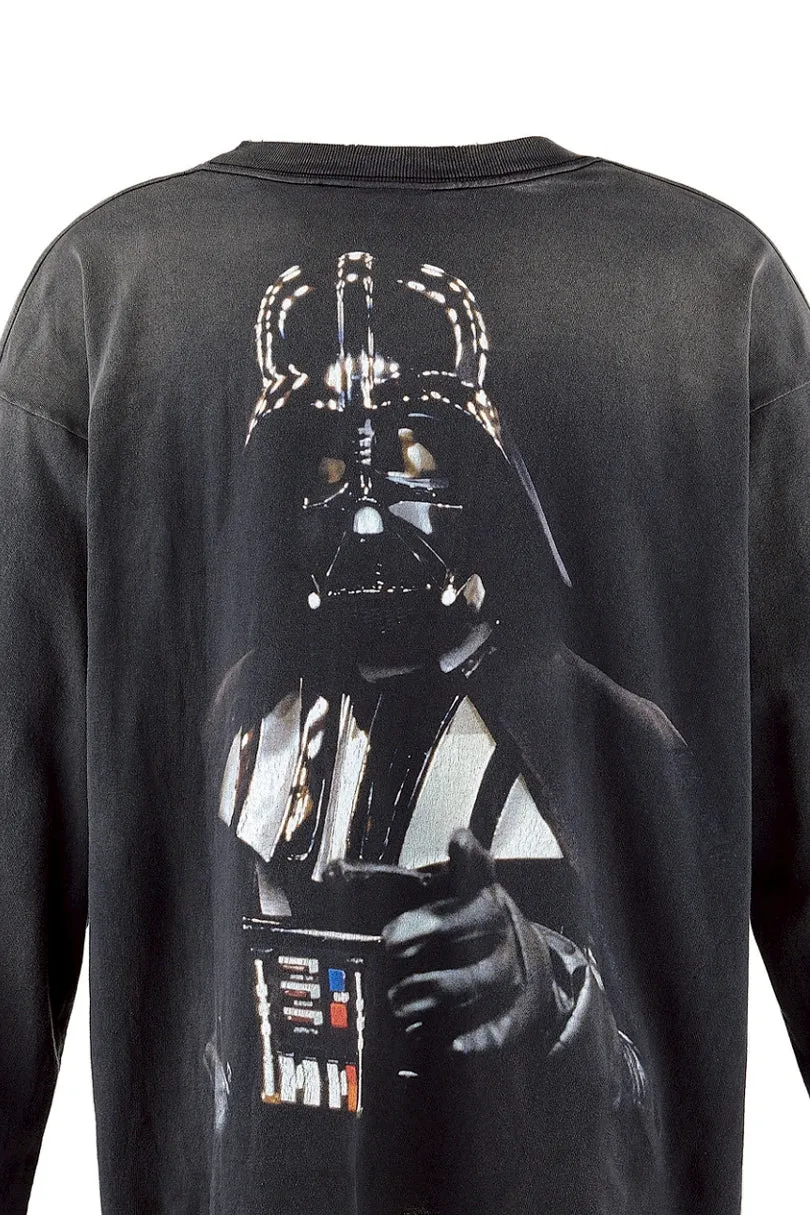 SAINT Mxxxxxx × STAR WARS SW_LS TEE /DARTHVADER/BLK Star Wars co-branded model Darth Vader/Anakin Skywalker distressed long sleeves washed black S-XL The print comes from "Anakin Skywalker" in "STAR WARS Episode I/The Phantom Menace" The impressive poster visual and the design of "Darth Vader" printed on the back The entire garment is hand-processed with dirt, washed with water, and printed with a distressed feel, which perfectly interprets the artistic specialty of NEW VINTAGE. In addition, the original co-branded main mark/wash mark/little angel anti-counterfeiting mark can be customized. It can be said that every detail of ZP is perfectly reproduced.